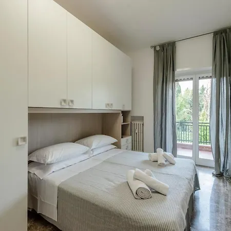 Residenza Eres Eur 아파트 *